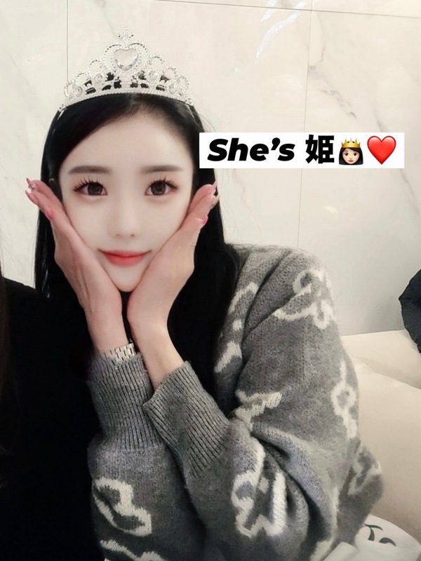 She (シー)(19)のグラビア