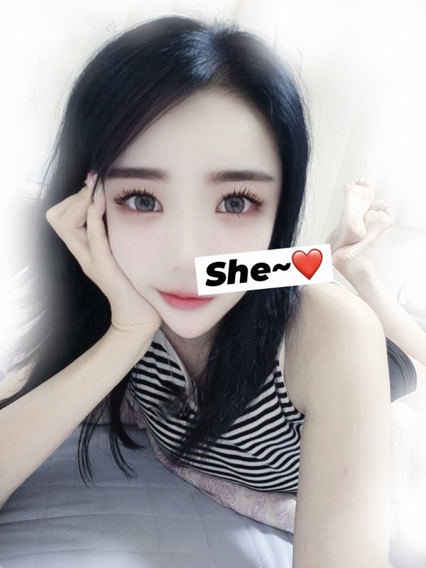 She (シー)(19)のグラビア