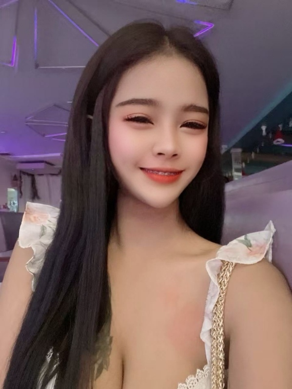 あいか(19)のグラビア