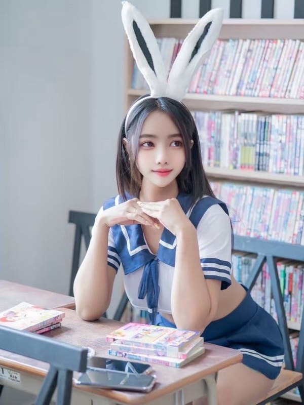 ピーチ(19)のグラビア