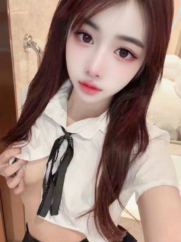 イッツミー(19)のグラビア