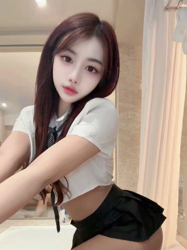 イッツミー(19)のグラビア