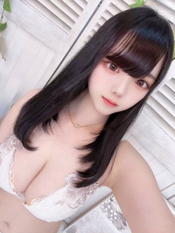 18歳天然Hカップ美巨乳美少女モカちゃん入店です!